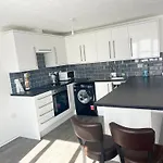 Comfortable And Cosy London Stay