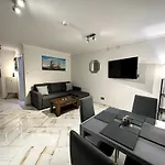 Central London Zone 1 Apartment