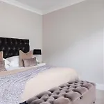 Elm Park Apartment - 2 Bed Chelsea Apartment