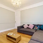 2 Bedroom Cosy London Apartment
