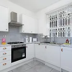 2 Bedroom Cosy London Apartment