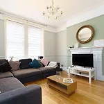 2 Bedroom Cosy London Apartment