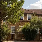Leafy Notting Hill Cottage