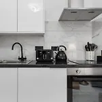 Serviced Modern Studio Flat - Sleeps 2 - Good Links To King Cross, Euston, Finchley Road Station - Nw3 London