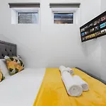 Serviced Modern Studio Flat - Sleeps 2 - Good Links To King Cross, Euston, Finchley Road Station - Nw3 London