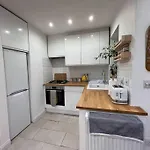 Sunny London Garden Apartment