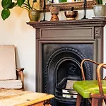 Leafy Notting Hill Cottage