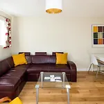 Fantastic Stay In Canary Wharf - 2 Bedrooms