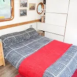 Slash Arts Houseboat On Secluded Mooring In Central London