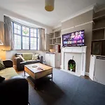 Fabulous Camberwell Home Z2