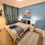 Gorgeous 5-Bedrooms 5-Bathrooms In Central London
