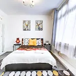 Gorgeous 5-Bedrooms 5-Bathrooms In Central London