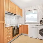2 Bed Bright Flat In Fulham