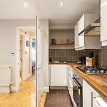 Cosy Garden Flat In Prestigious Residential Area