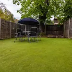 3Kingbr&Sofabed-Garden-Aircon-Bbq-Parkg