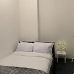 4 Bedroom Entire Flat, Kings Cross Road