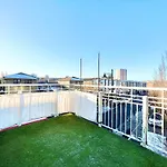 2 Modern Double Bed Apartment For 6 Guests By Hofin Stays Short Lets & Serviced Accommodation