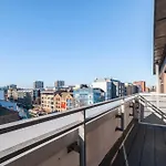 Sunny Shoreditch Oasis Canal Views & Urban Charm