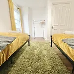 Must View - Slick Retreat In Holloway - Next To Emirates Stadium - Sleeps Up To 6
