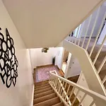 Gorgeous 5-Bedrooms 5-Bathrooms In Central London