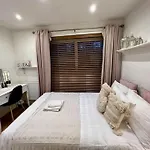 Sunny London Garden Apartment