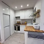 Sunny London Garden Apartment