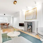 2 Bed Bright Flat In Fulham