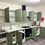 4 Bedroom Entire Flat, Kings Cross Road