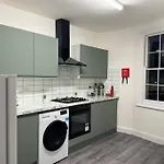 4 Bedroom Entire Flat, Kings Cross Road