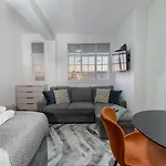 Capital Apartment 817, Chelsea Cloisters