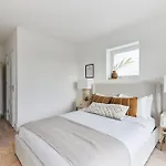 The Wembley Park Retreat - Modern 2Bdr Flat With Balcony