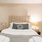 Beautiful 2-Bed Apartment In London
