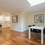 Beautiful 2-Bed Apartment In London