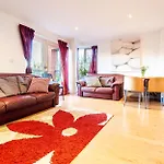 Superhost 1 Bedroom Flat 15 Mins To Center,Zone 2
