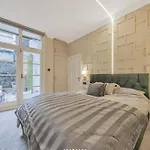 Luxury One-Bedroom In Central London