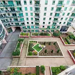 Riverside 2-bedroom Apartment