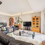 Beautiful 1 Bed On The River