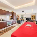 Beautiful 1 Bed On The River