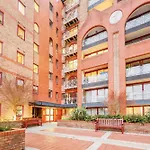 Beautiful 1 Bed On The River