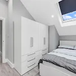 Your Cosy Stay Modern 2 Double Bedroom Flat Fully Furnished - 5 Mins Walk To Stn Flat 4