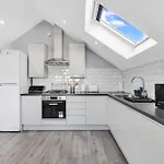 Your Cosy Stay Modern 2 Double Bedroom Flat Fully Furnished - 5 Mins Walk To Stn Flat 4
