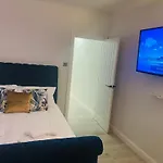 Newly Refurbished 1Bedroom 4 Mins Walk To Crystal Palace Station
