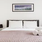 Central London - 2 Beds - Sleeps 4 - Lift