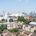 Canary Wharf Retreat With Free Secure Parking