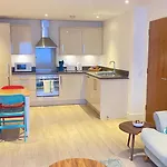 Harrow - 1 Bedroom Apartment - Parking