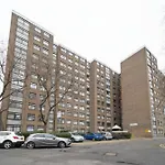 Stylish Two Bedroom Apt By Livestay Short Lets & Serviced Accommodation London, West Kensington