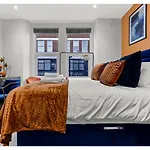 Palatial Style House Secs To Lovely River Walk