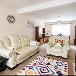 London Stratford Holiday Home