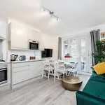 3 Bedroom Flat Near Old Street
