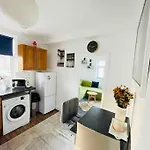 Lovely 1 Bedroom Flat+Living Room With A Sofa Bed